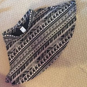 PINK Aztec skirt. Size M. NWOT